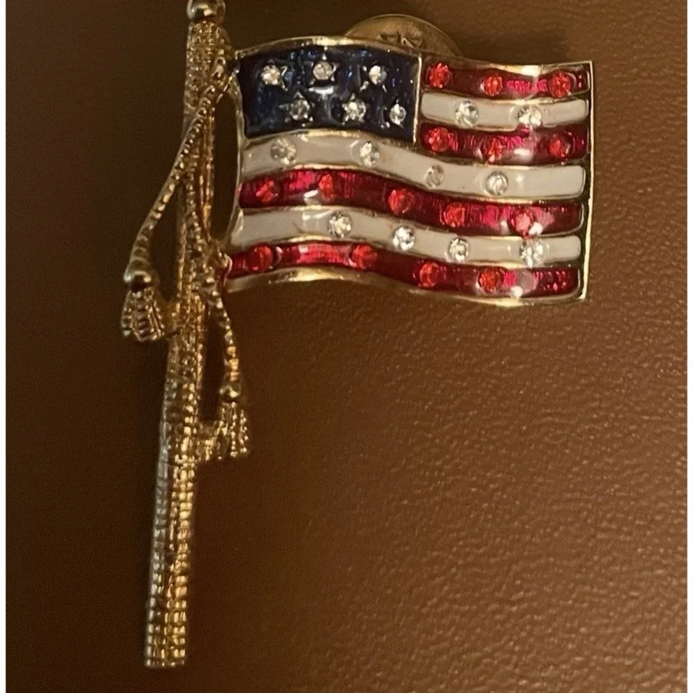 Vintage USA Flag Brooch Coat Tie Sweater Pin Rhinestone Enamel Patriotic Jewelry